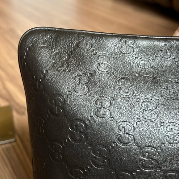 A 240 - ๐ฏ% authentic Gucci crossbody bag - Picture 11 of 16